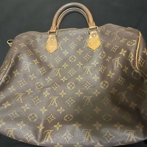 Louis Vuitton Speedy